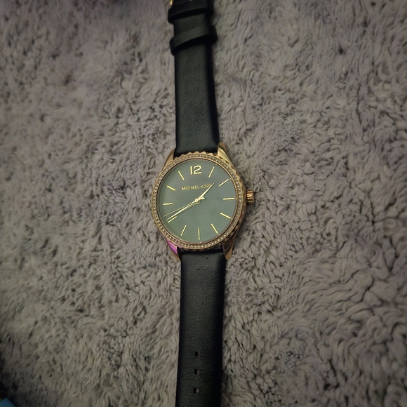 Michael Kors woman's watch - Picture 3 of 3